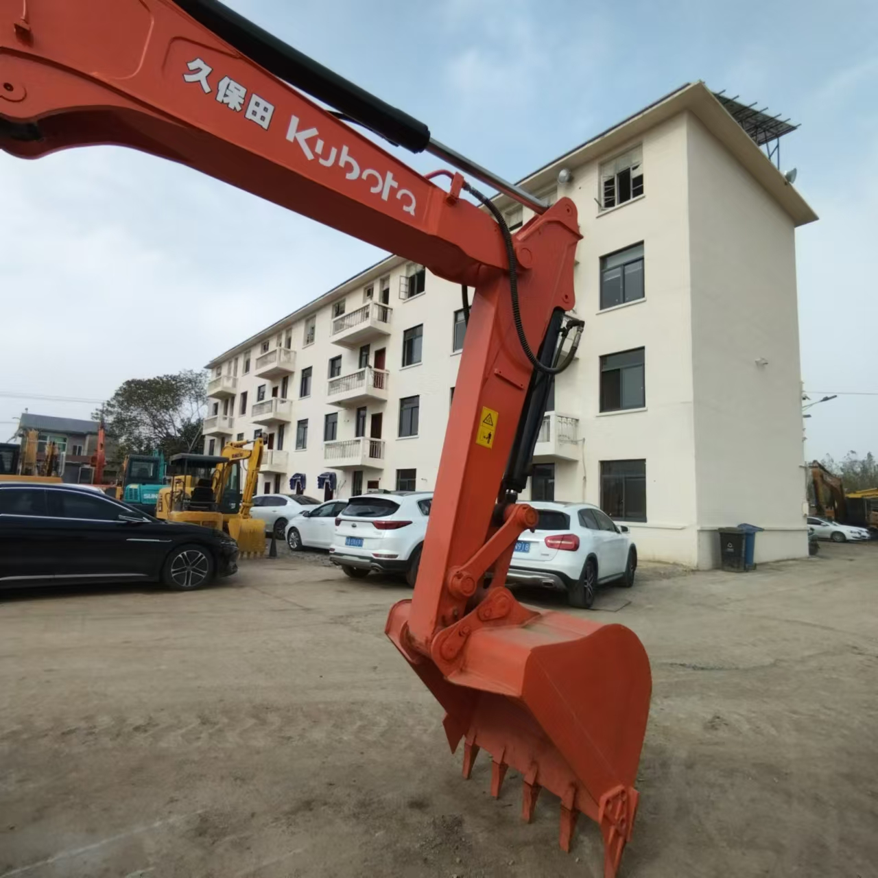 Bucket edge and cutting tooth, 2025 Kubota KX185-3 used excavator for sale at $16,667 USD